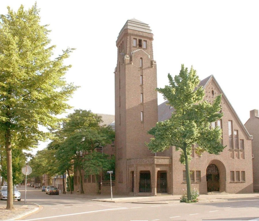 Buitenkant kerkgebouw CGK Dordrecht Centrum